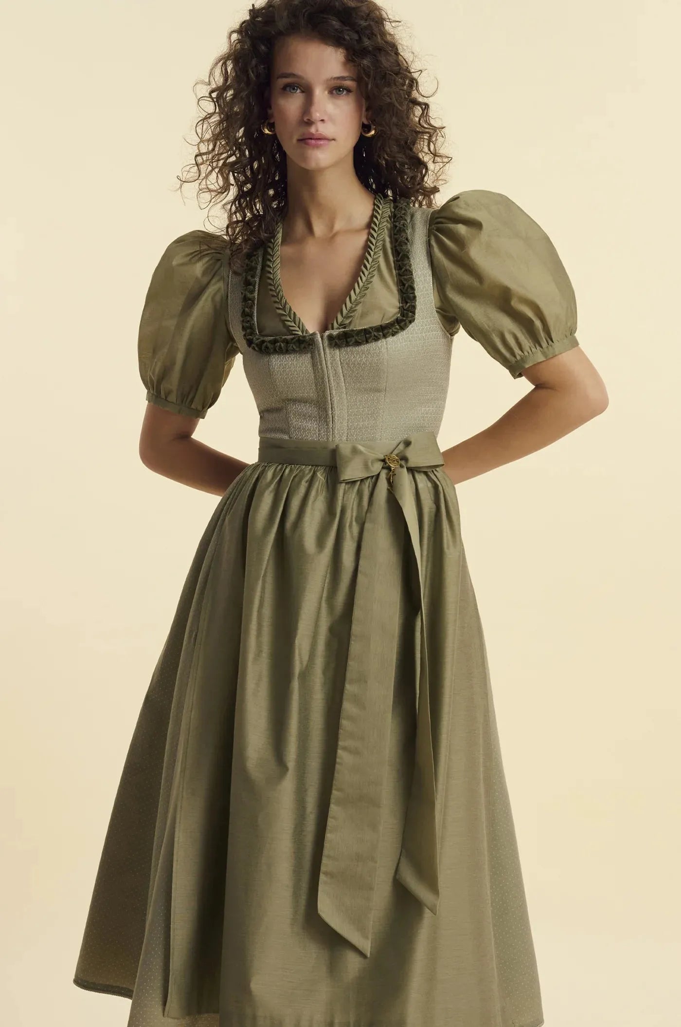 Kinga Mathe Dirndl Salerno Schilf