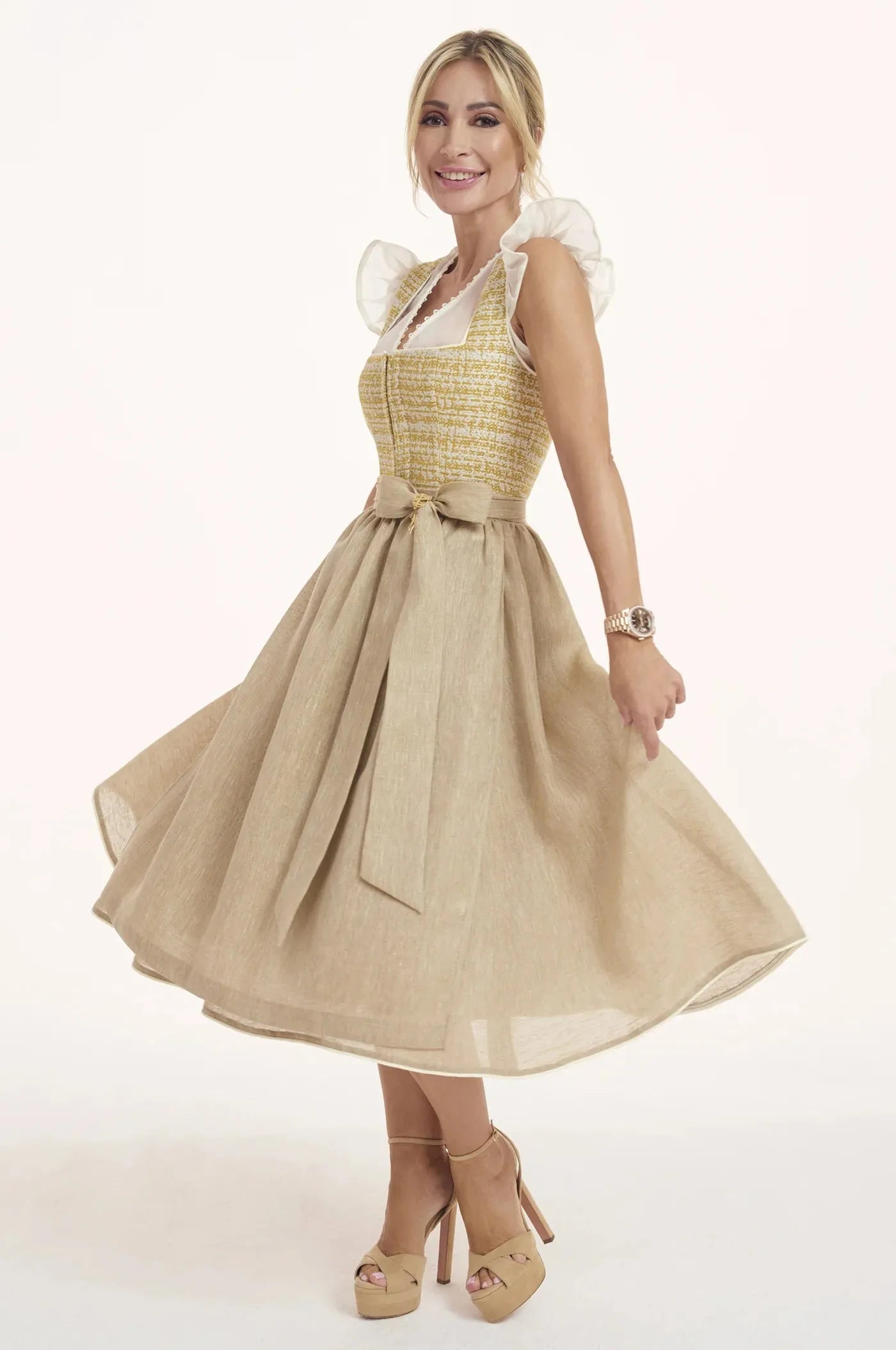 Kinga Mathe Dirndl Saranda Gelb